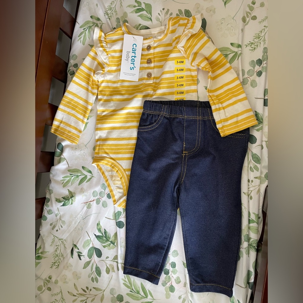NWT 2 piece Carter’s outfit size 3-6 month